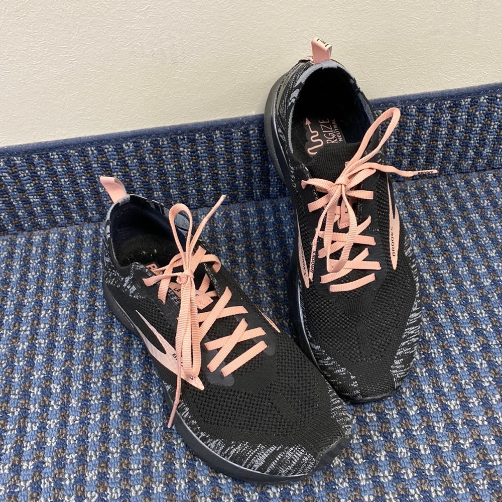 Brooks Levitate 4 is perfect condition. Worn for4 hours, realized I needed a10.5